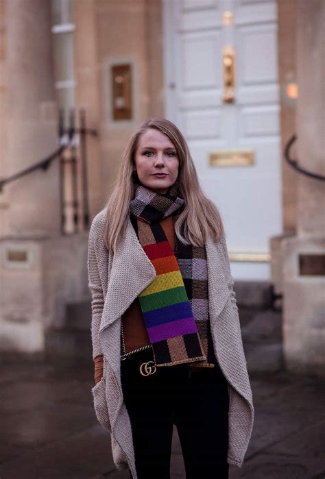 burberry rainbow scarf street style